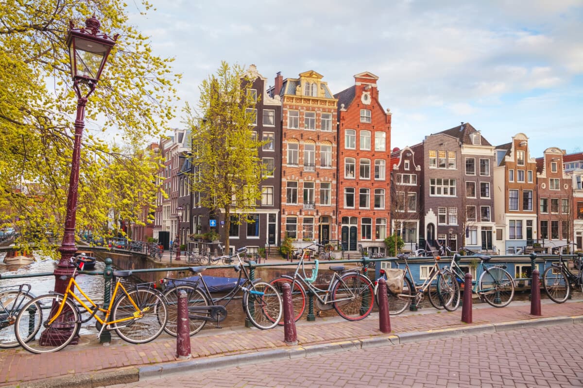5 Best Cycling Routes in Amsterdam: Maps, Distances and Tips