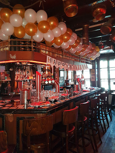 Cafe Bar The Pint – Authentic Late-Night Pub in Amsterdam’s Red Light District