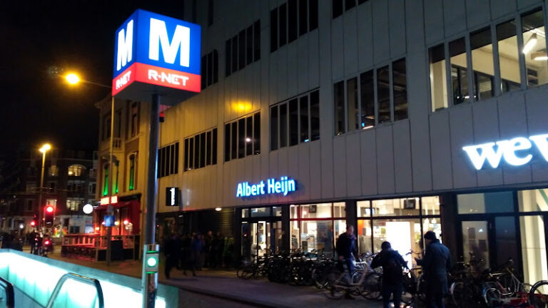 AH Weteringschans: Amsterdam’s Modern Self-Service Supermarket Experience