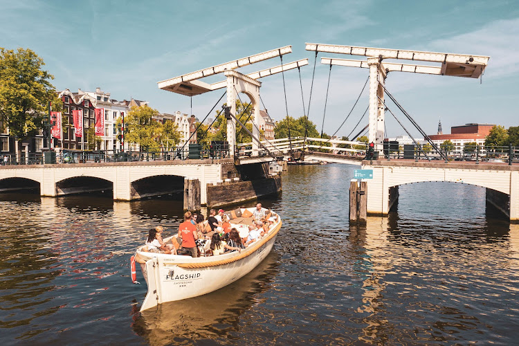 Flagship Amsterdam Canal Cruise: Luxury Electric Boats from Anne Frank House