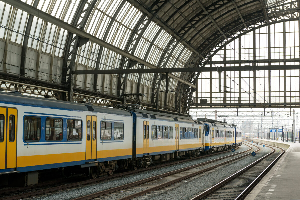 Amsterdam Airport Train vs Taxi: Which Is Better in 2026?