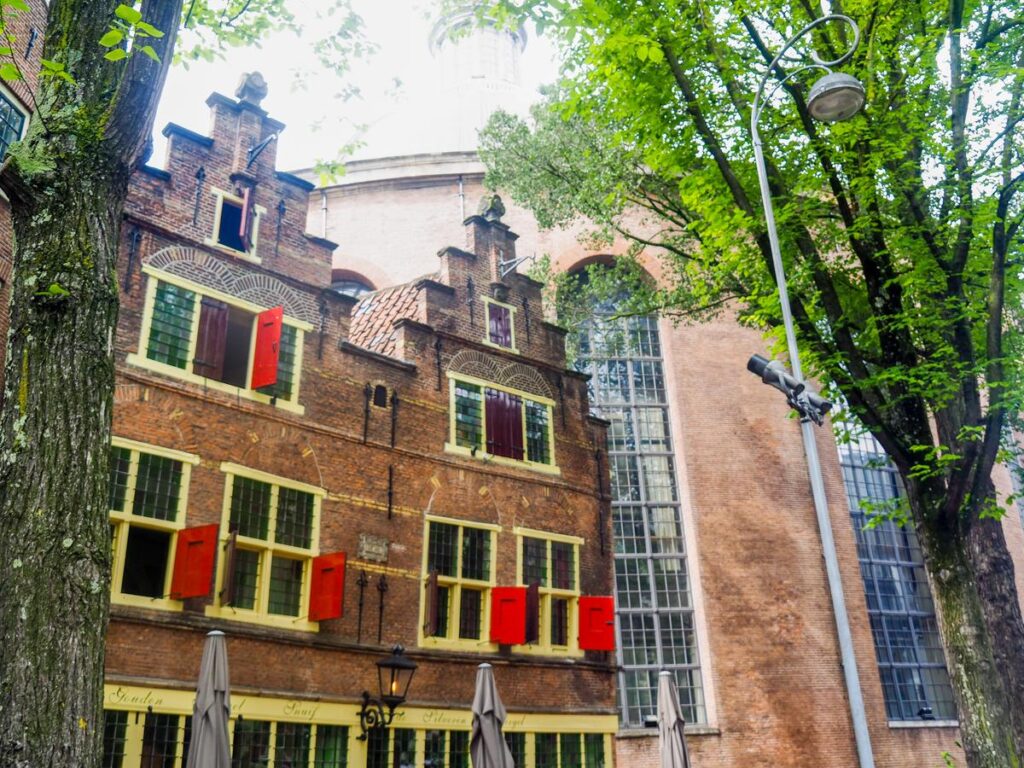 9 Sneaky Amsterdam Tourist Traps: Don't Fall for These! 2 Historic De Silveren Spiegel restaurant in Amsterdam with classic Dutch architecture