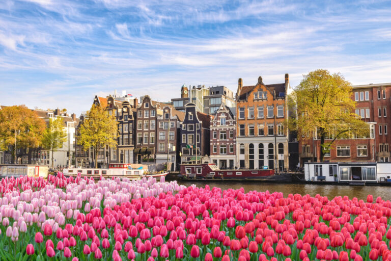 9 Sneaky Amsterdam Tourist Traps: Don't Fall for These! 9 9 Sneaky Amsterdam Tourist Traps: Don’t Fall for These!