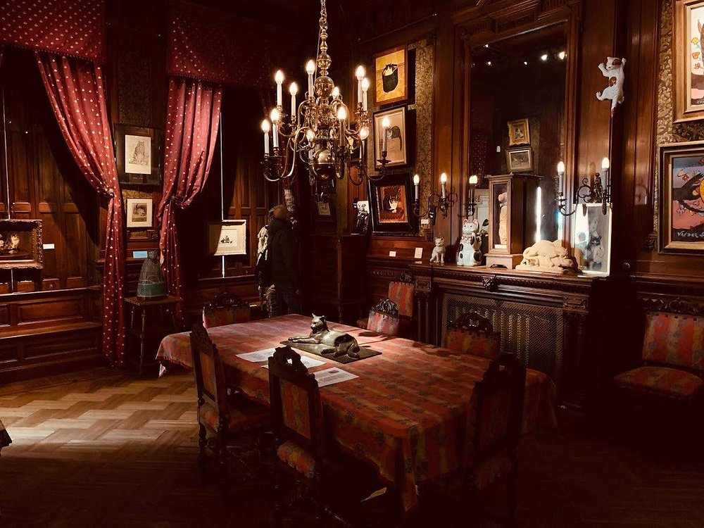 Exhibit inside the KattenKabinet in Amsterdam