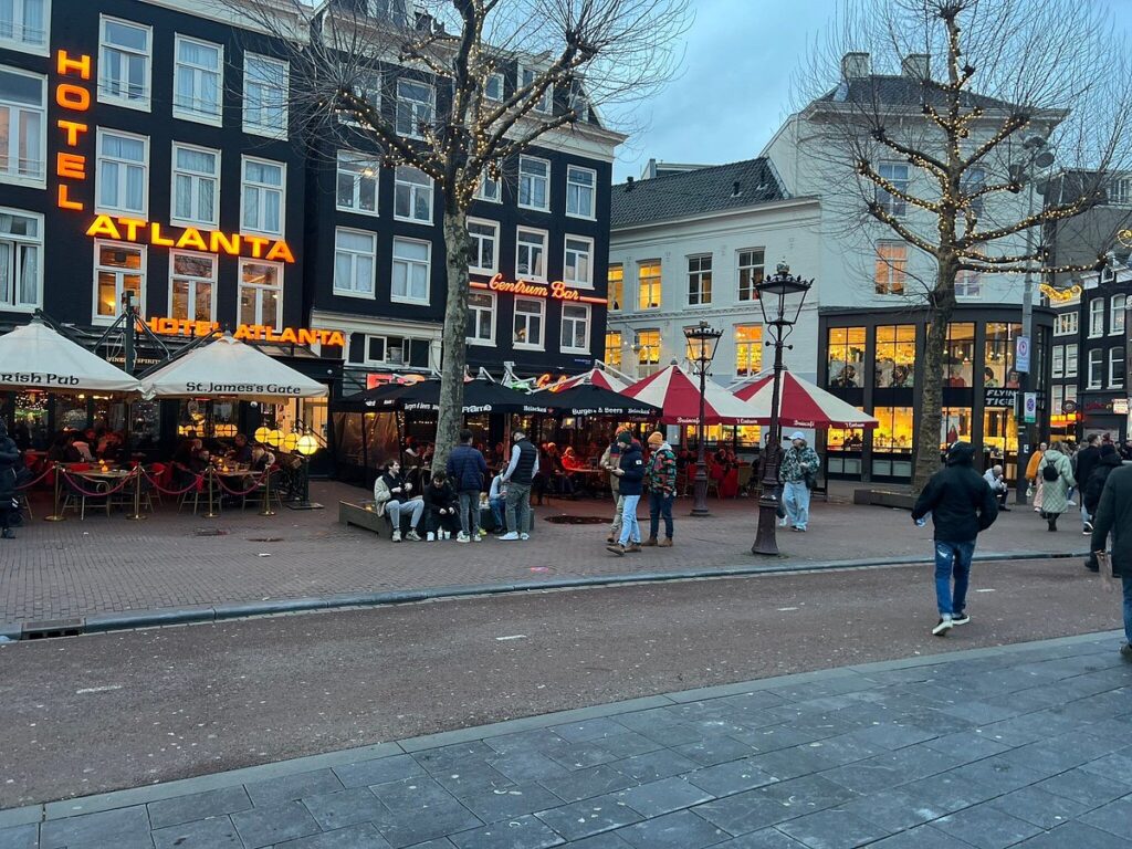 9 Sneaky Amsterdam Tourist Traps: Don't Fall for These! 6 Restaurants and outdoor dining in Rembrandtplein, Amsterdam